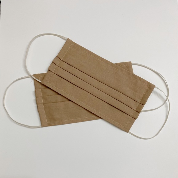 TAN / KHAKIS Pleated FACE MASK with filter Pocket - Picture 1 of 3